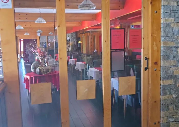 Отель Ibiza - Hammam - Jacuzzis - Piscine Chauffee 3*